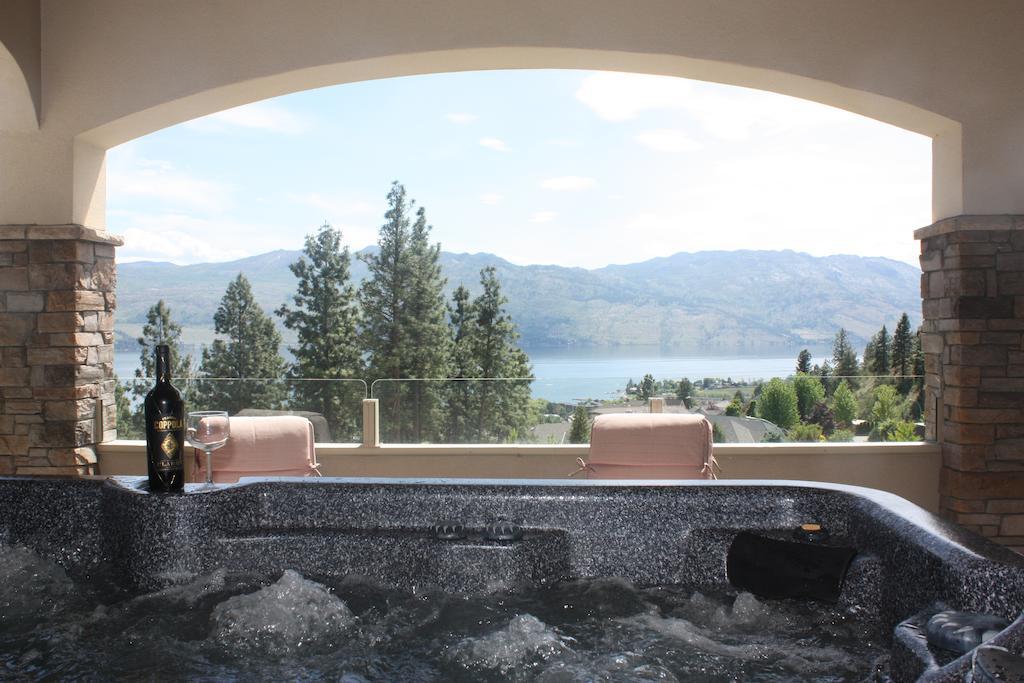 Lake Okanagan Bed And Breakfast West Kelowna Room photo