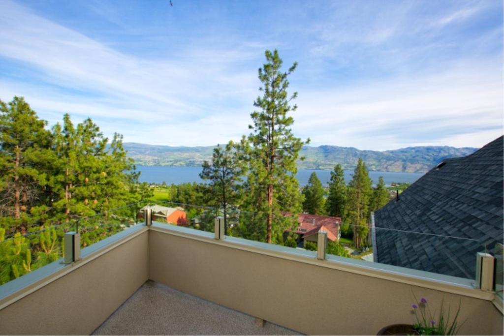 Lake Okanagan Bed And Breakfast West Kelowna Room photo