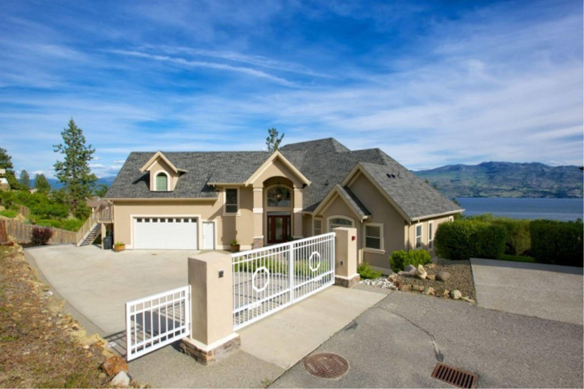 Lake Okanagan Bed And Breakfast West Kelowna Exterior photo